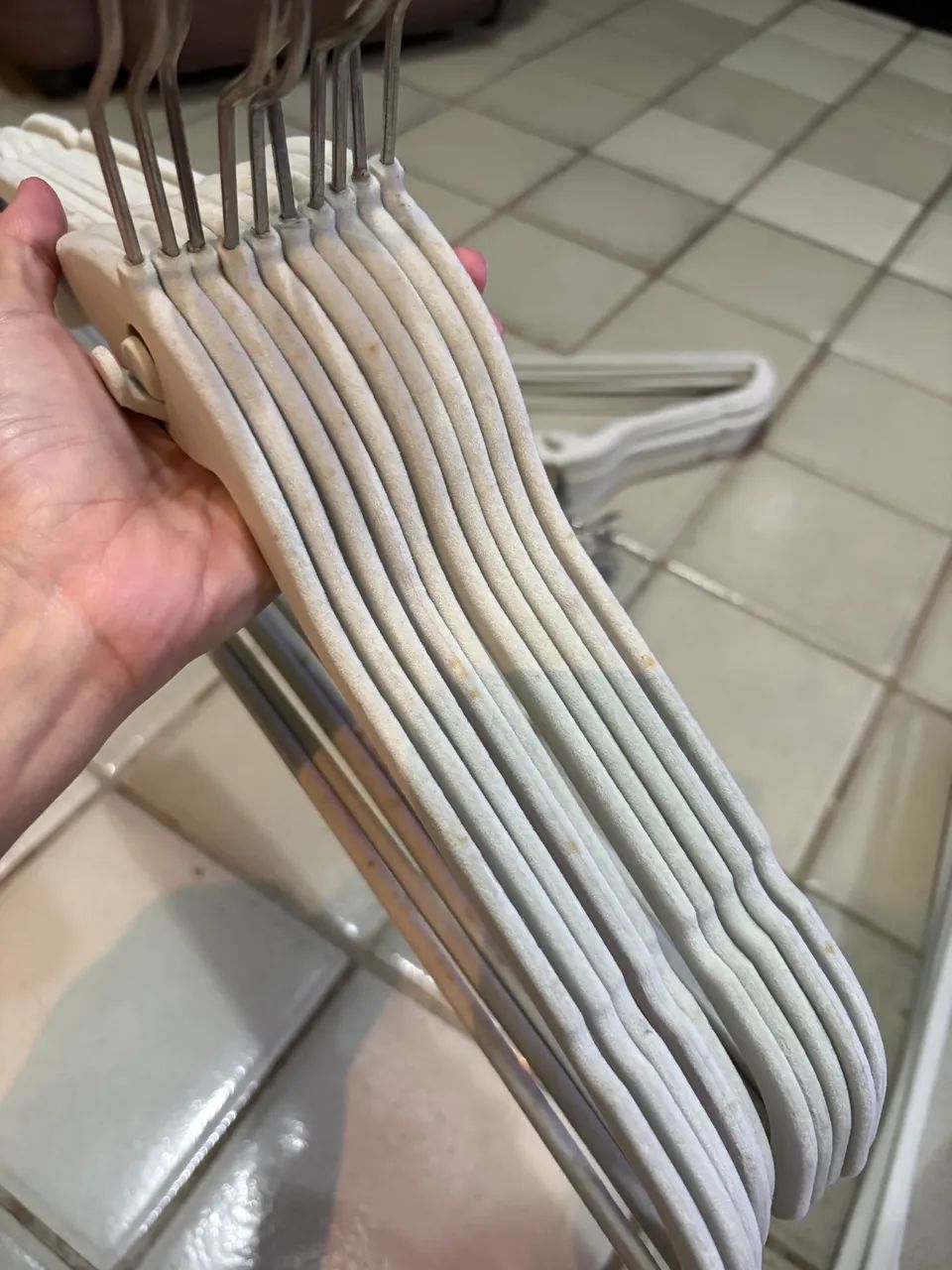 Cabides em Veludo Bege (30 Unidades) - Foto 4