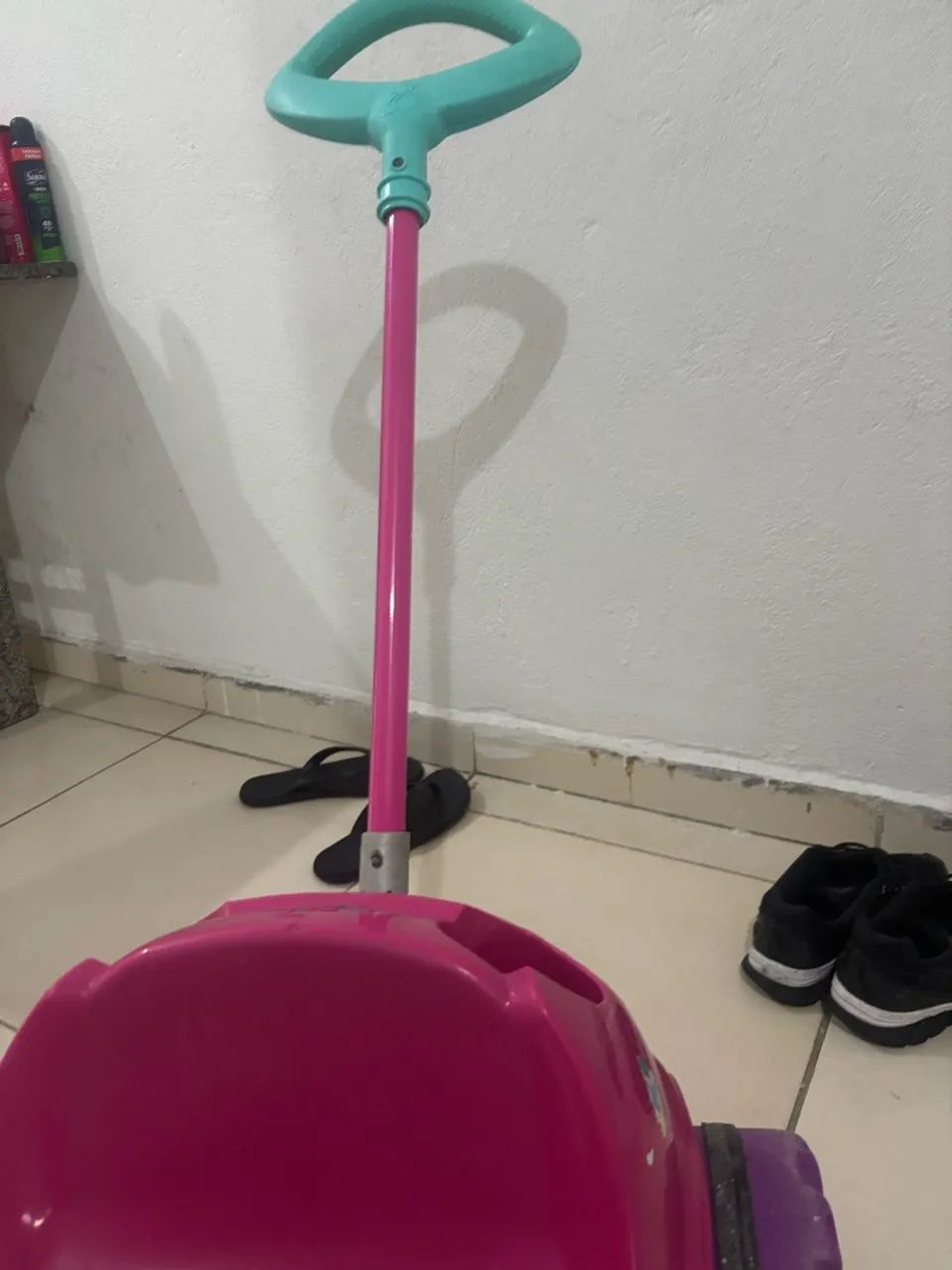 VENDO CARRINHO TIPO MOTO DE BEBE  - Foto 2