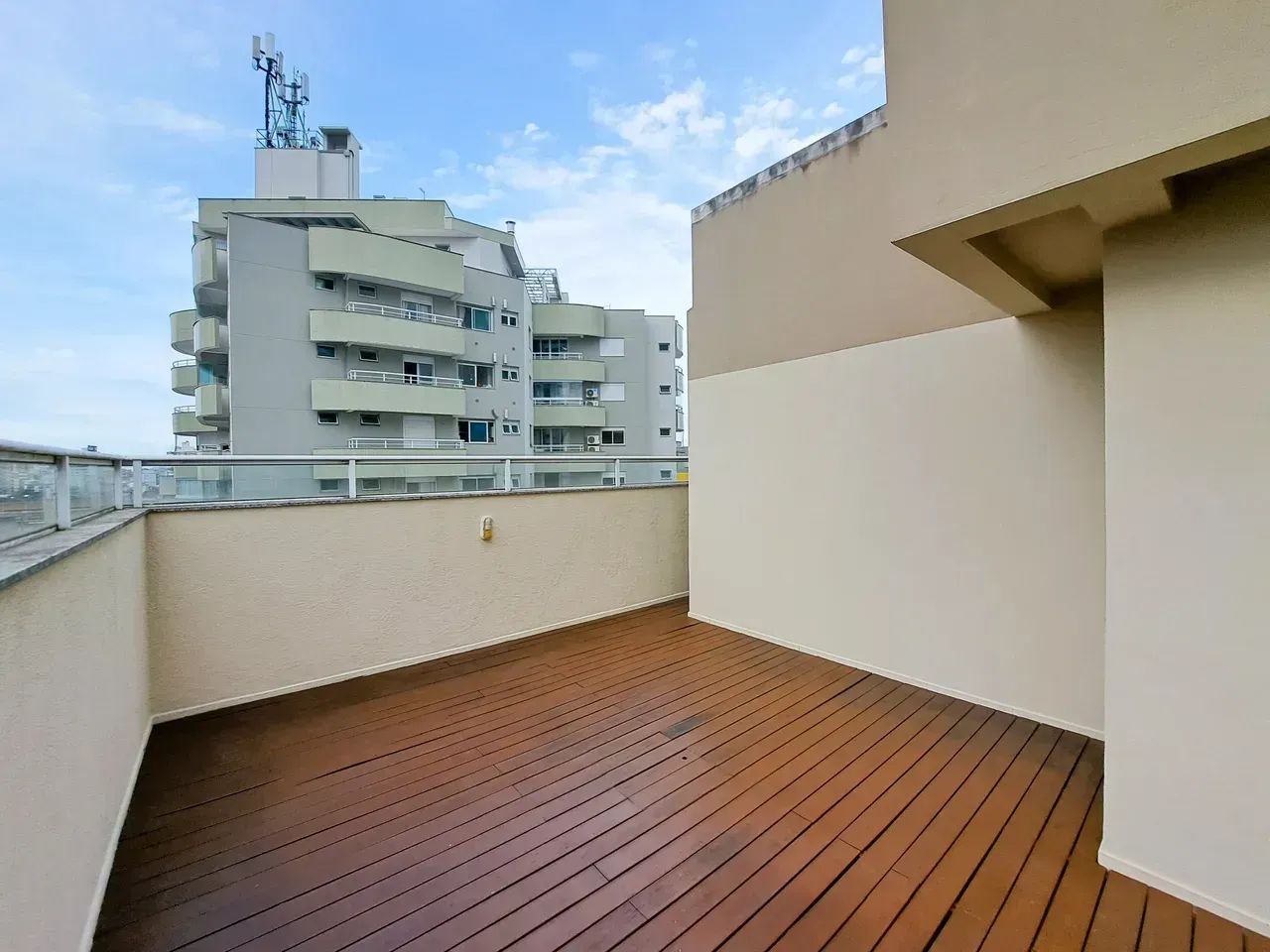 Cobertura para venda com 3 Quartos sendo 1 suíte  São José SC - Foto 2