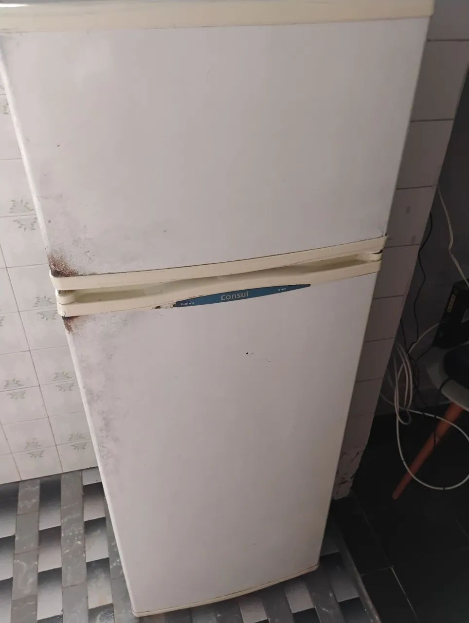 Geladeira usada em bom estado funcionando perfeitamente 