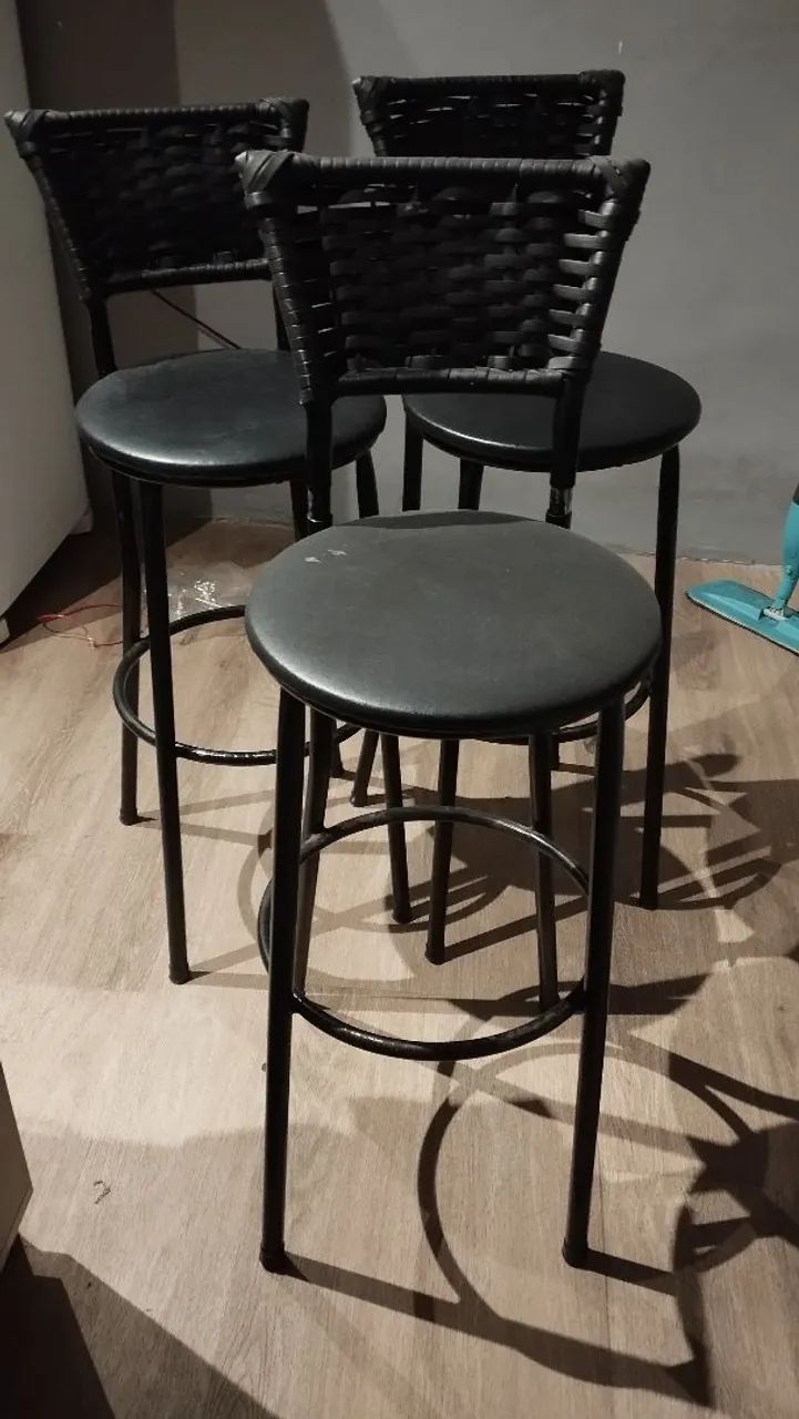 Vendo 3 banquetas usadas  - Foto 2