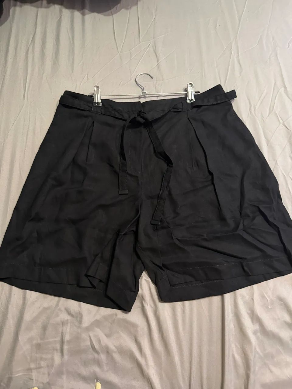 Bermuda alfaiatada Shoulder preta 42