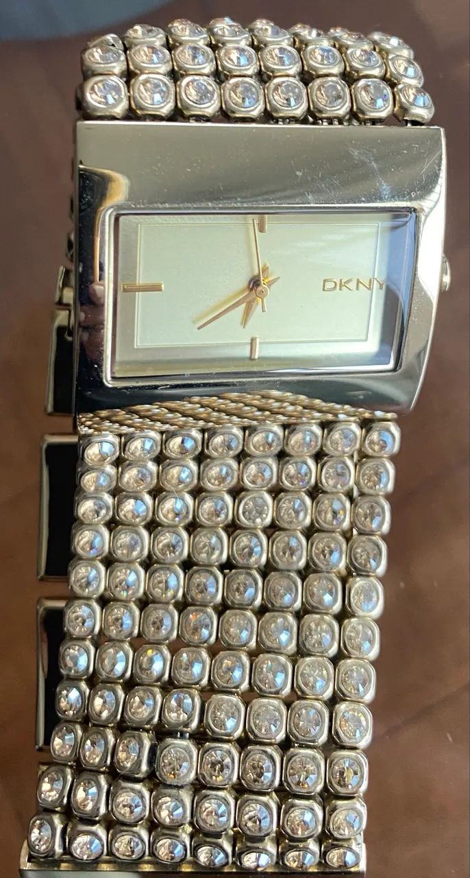Lindo relógio feminino com swarovski DKNY - Foto 4