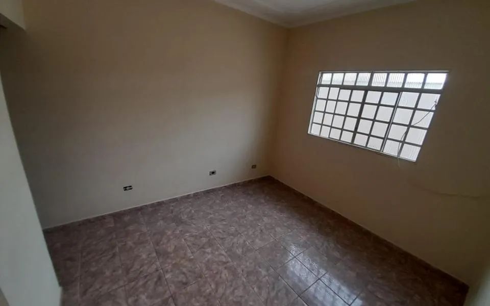 EXCELENTE CASA TERREA COM 4 QUARTOS - Foto 5