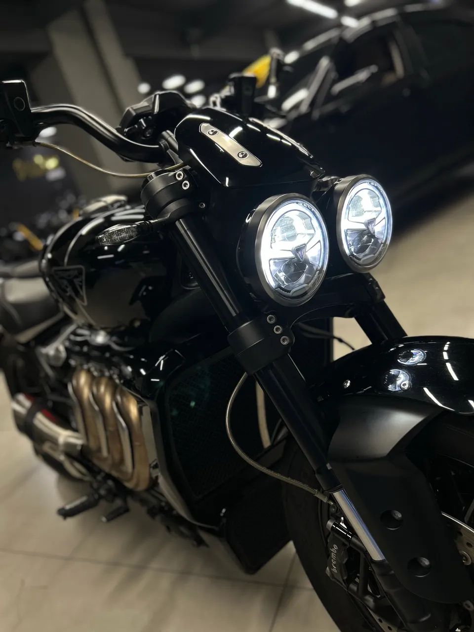 TRIUMPH ROCKET 3 R - Baixo Km - Impecável  - Foto 3