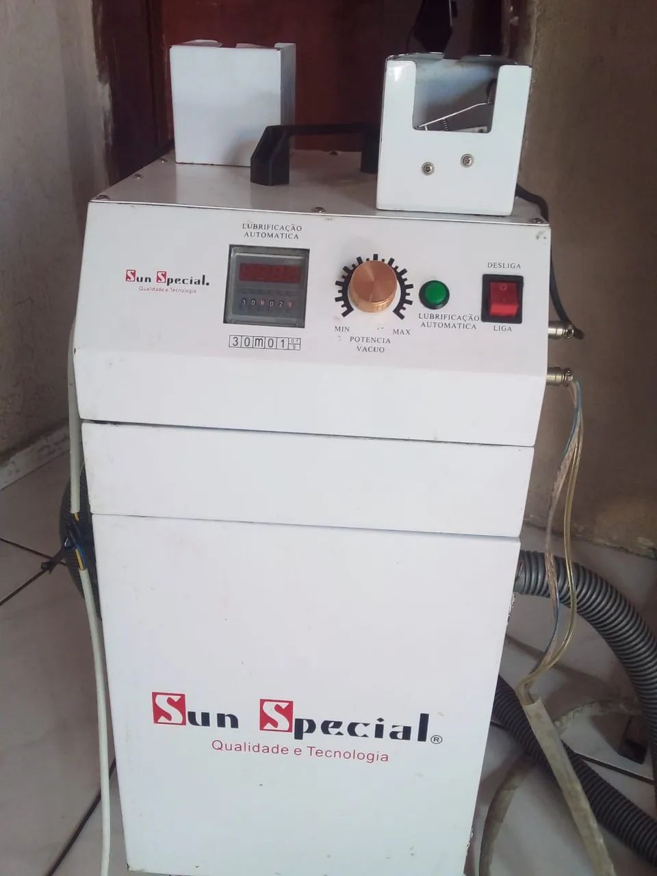 Máquina arrematar fios