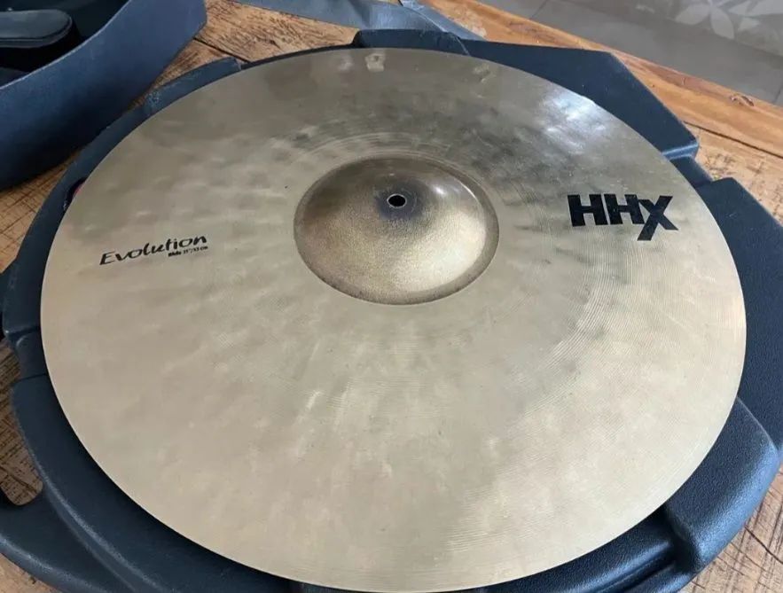 Kit Sabian HHX Evolution seminovo.
