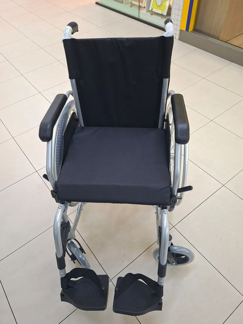 CADEIRA DE RODAS EM ALUMÍNIO 