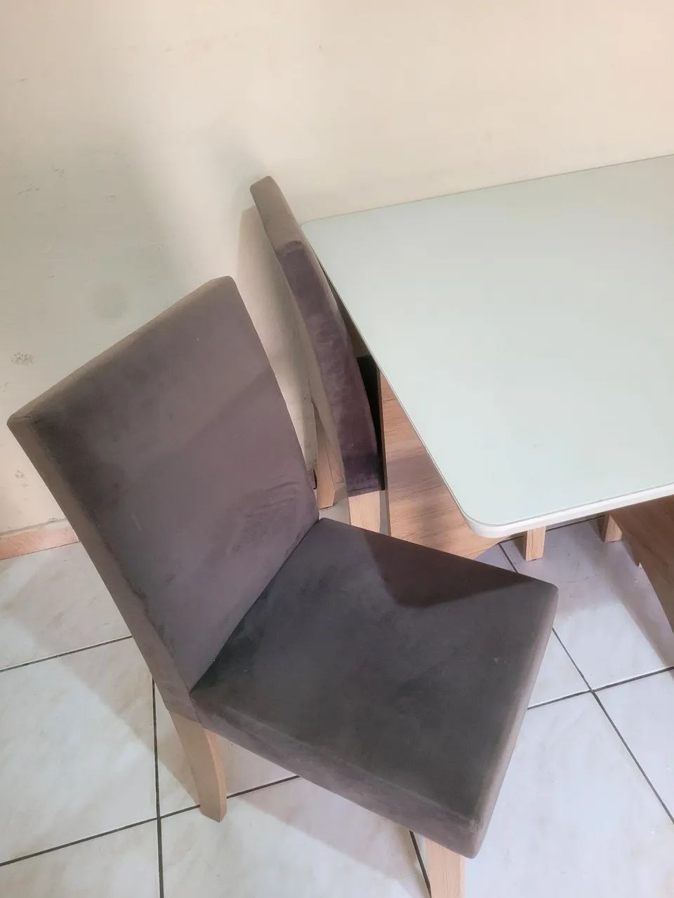Mesa de vidro com 4 cadeiras - Foto 3