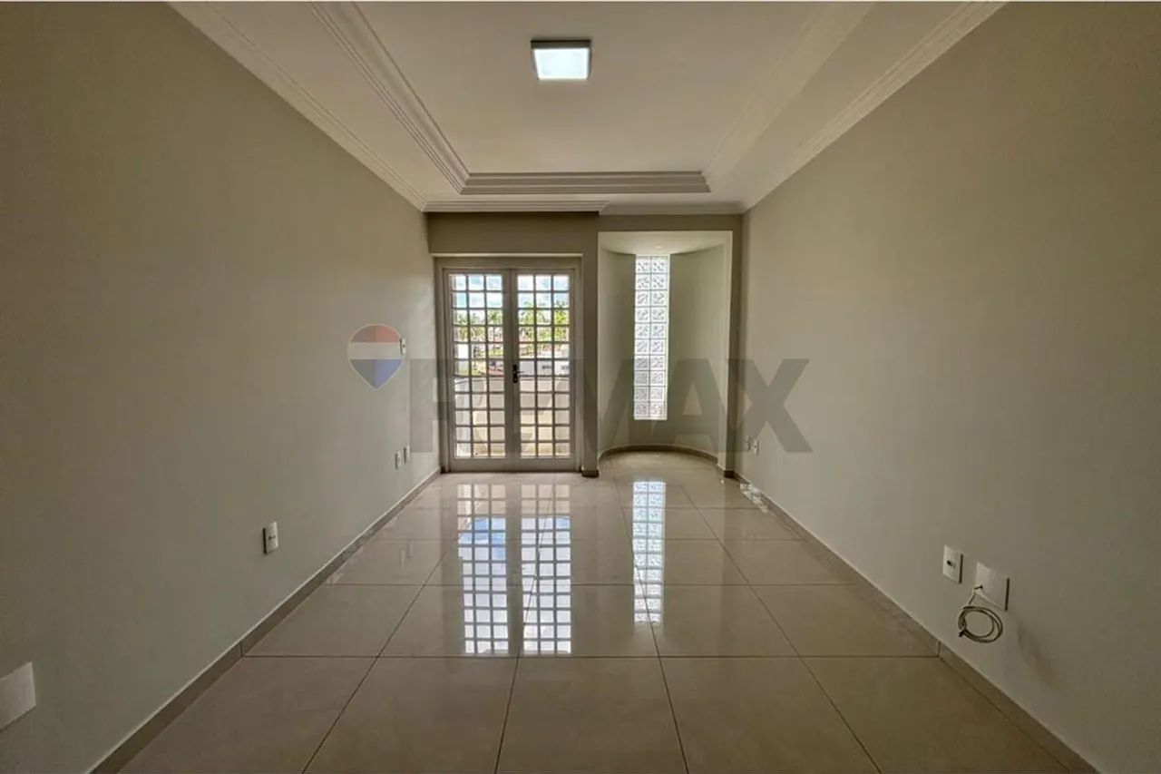 Apartamento com 2 dormitórios e 1 suíte à Venda no Edifício La Villette em Passos, MG! Loc