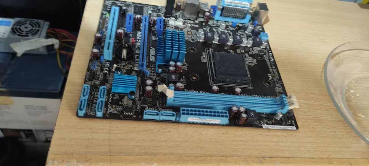Placa mãe M5A78L-M, funcionando 100% - Foto 2