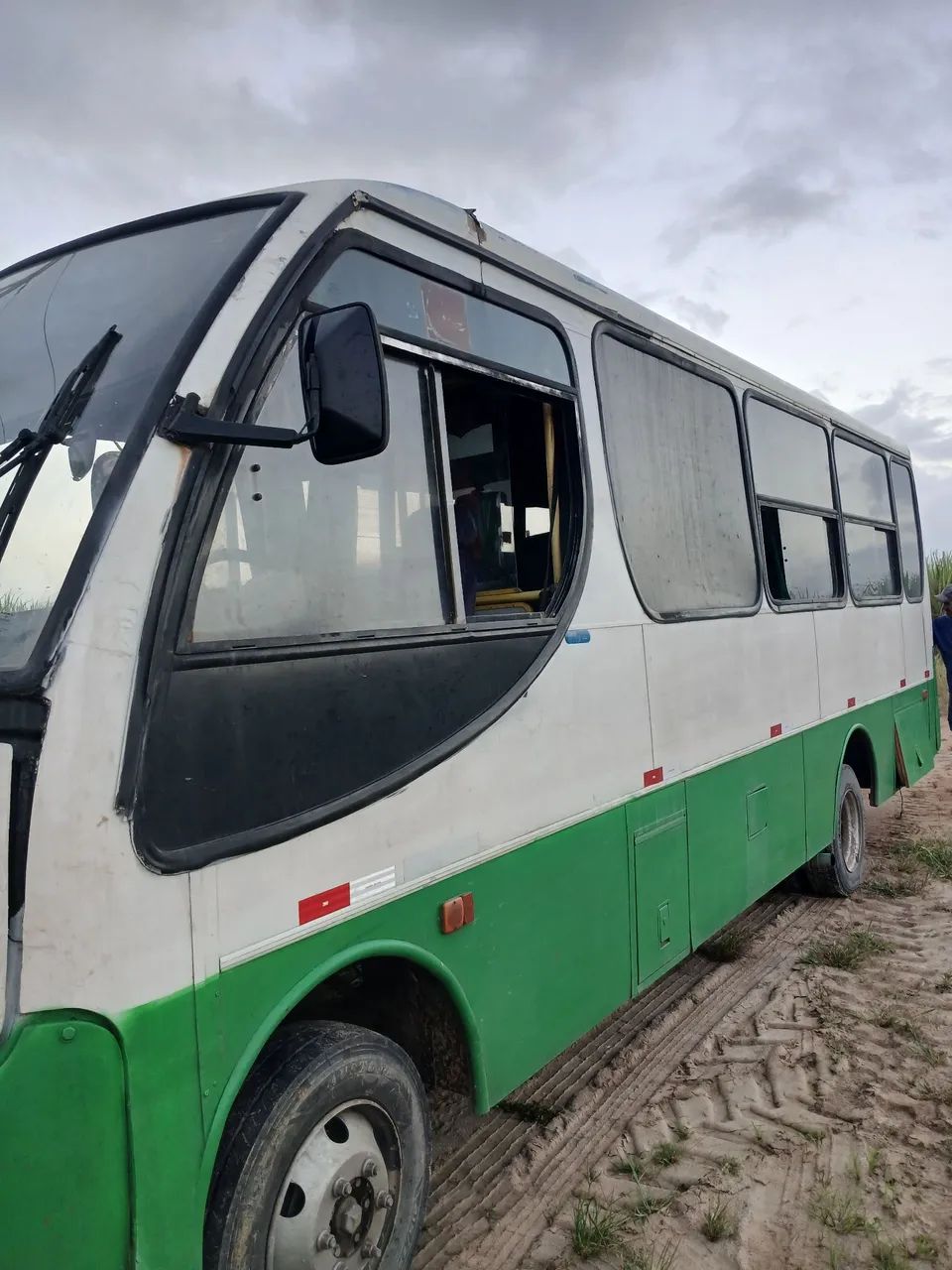 Micro ônibus Mercedes-Benz 