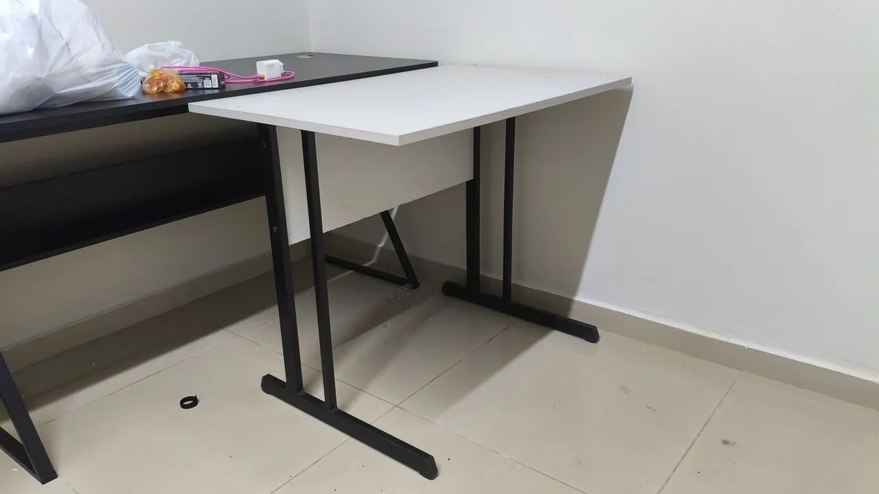 Mesa p/escritório/estudo - Foto 3