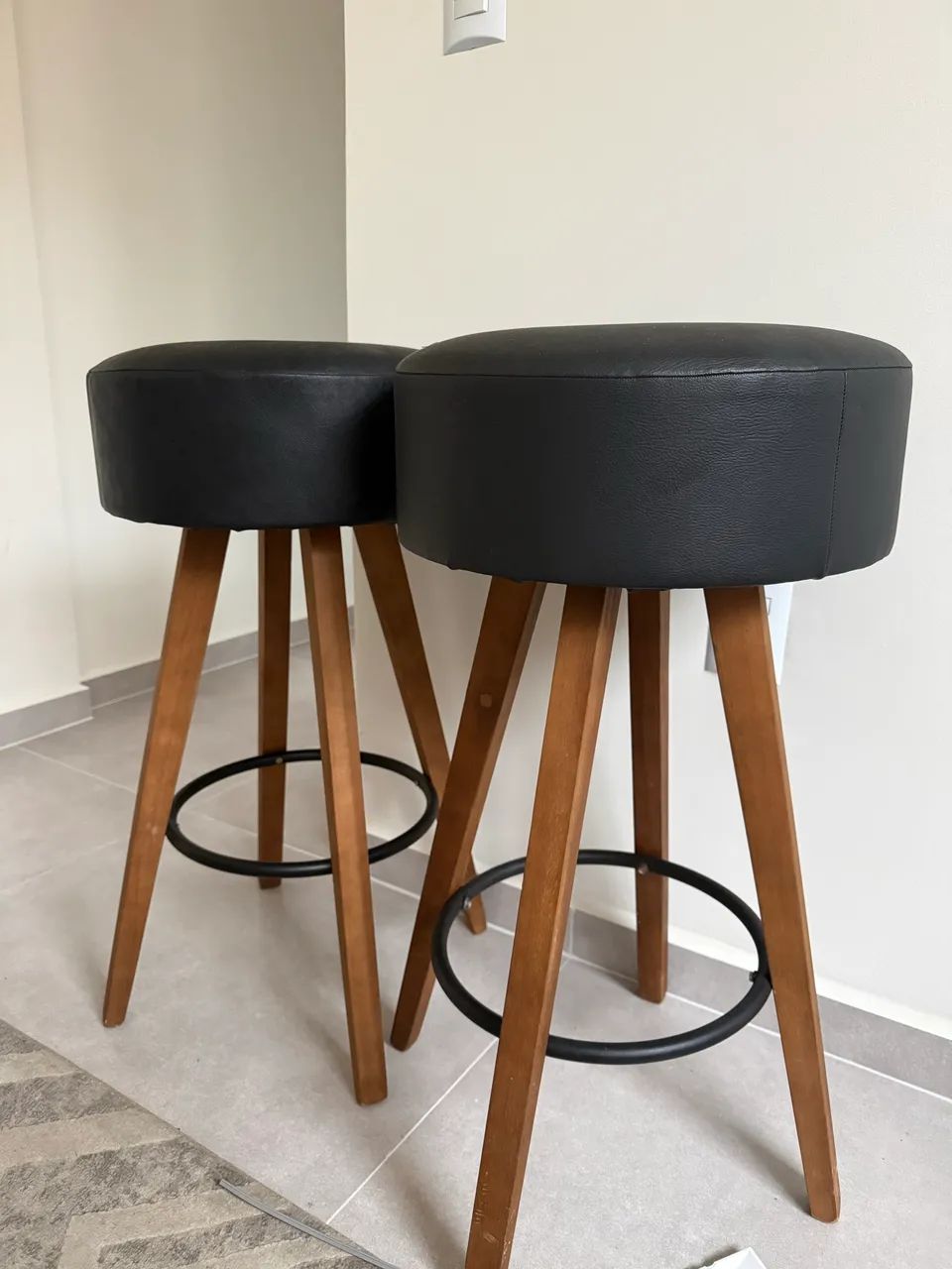 BANQUETAS PRETAS - KIT COM 2