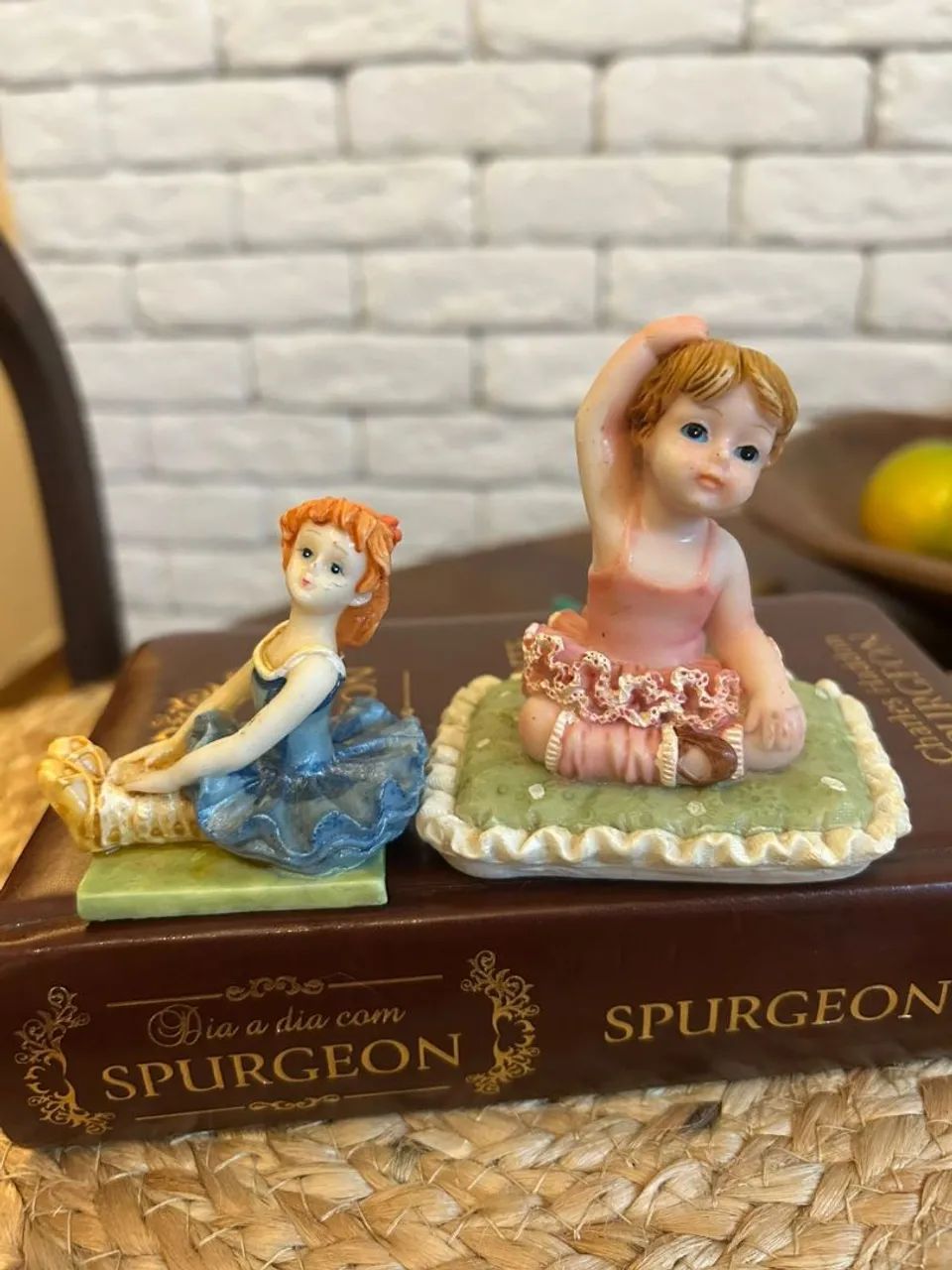 Esculturas de Par de Bailarinas em Resina