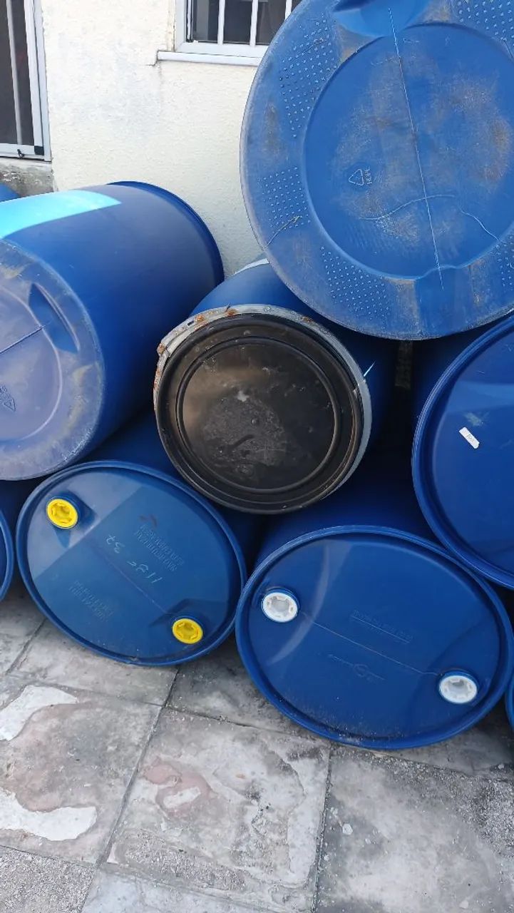 Vendo tambores de 200 LT