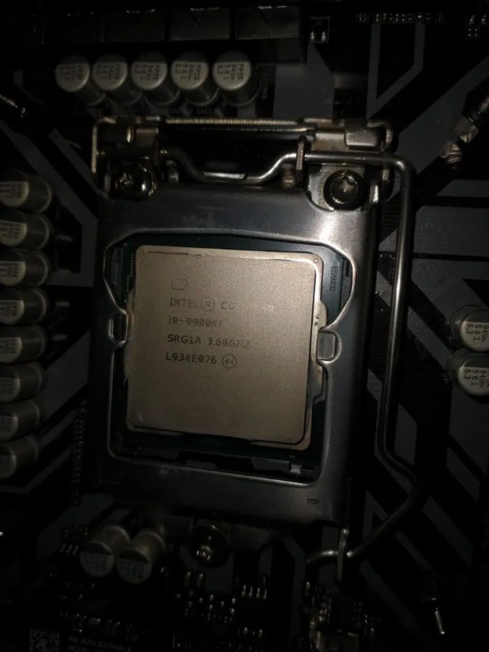 i9-9900KF + Gigabyte Z390 M Gaming - Kit Gamer - Peças de Hardware