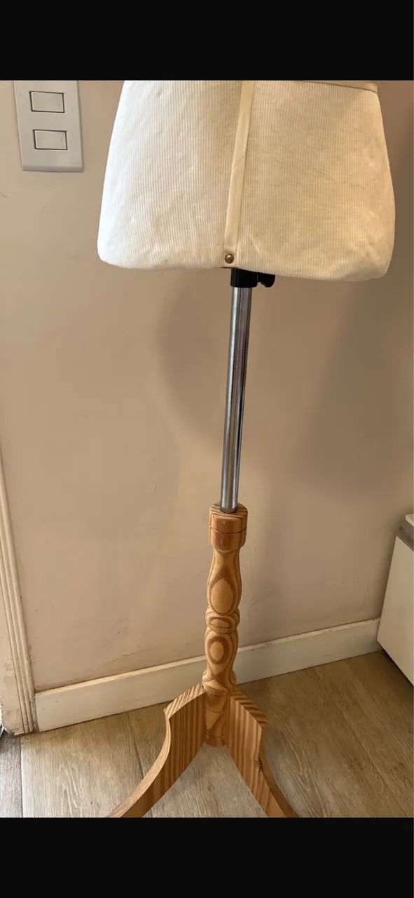 Busto para Roupa e modelagem com pedestal em ferro e madeira  - Foto 2