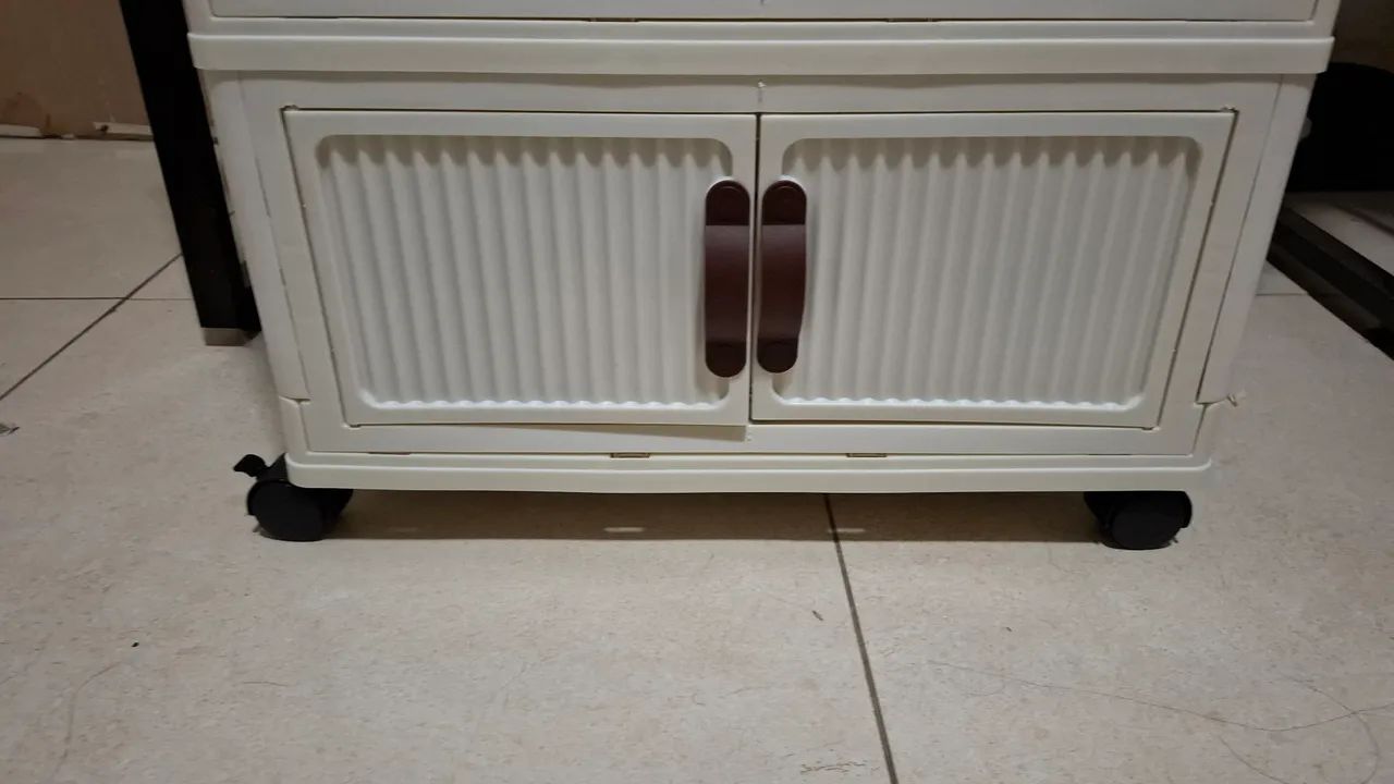 Estante Plastico com rodas 4 prateleiras e porta com ímã - Foto 2