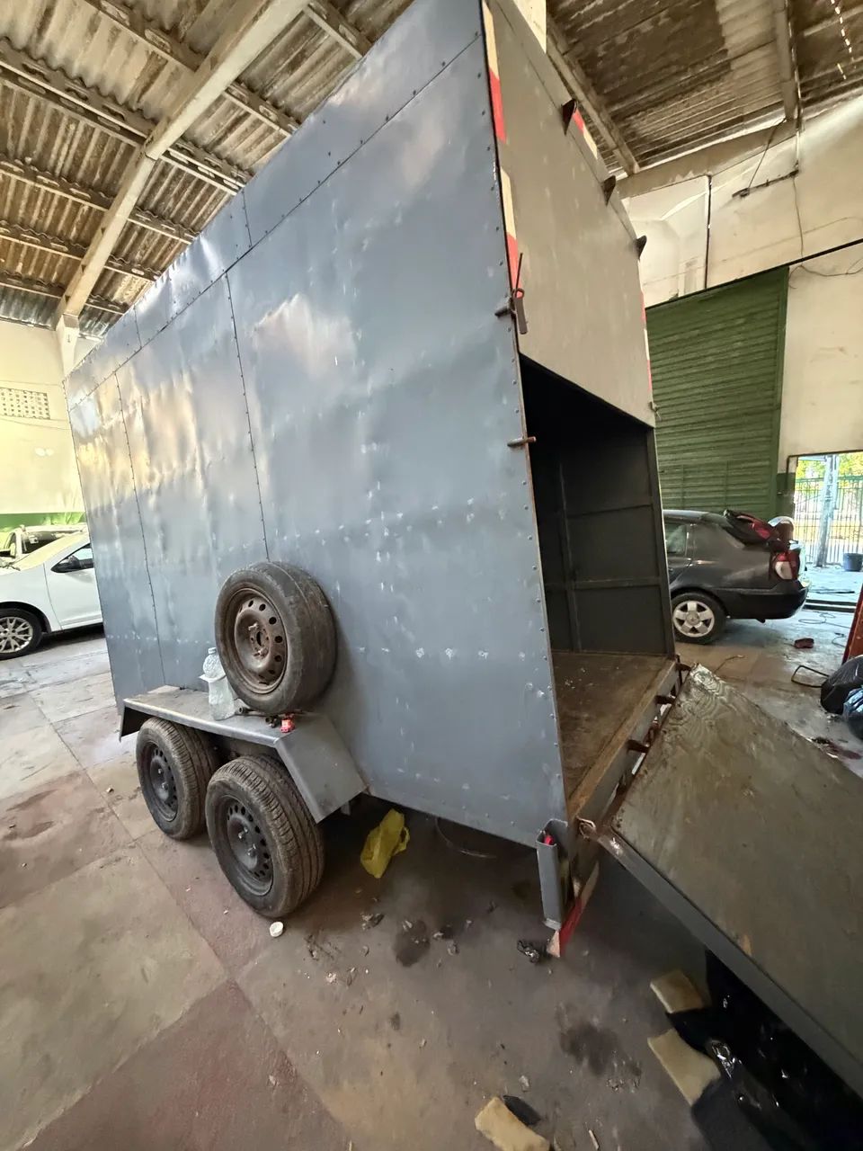 Trailer utilitário completo com reboque