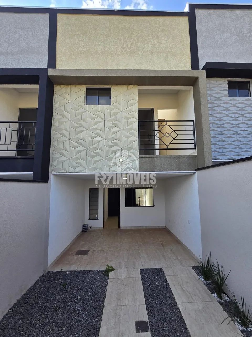 SOBRADO COM 3 QUARTOS NO SETOR JARDIM PETROPOLIS - GOIÂNIA GO