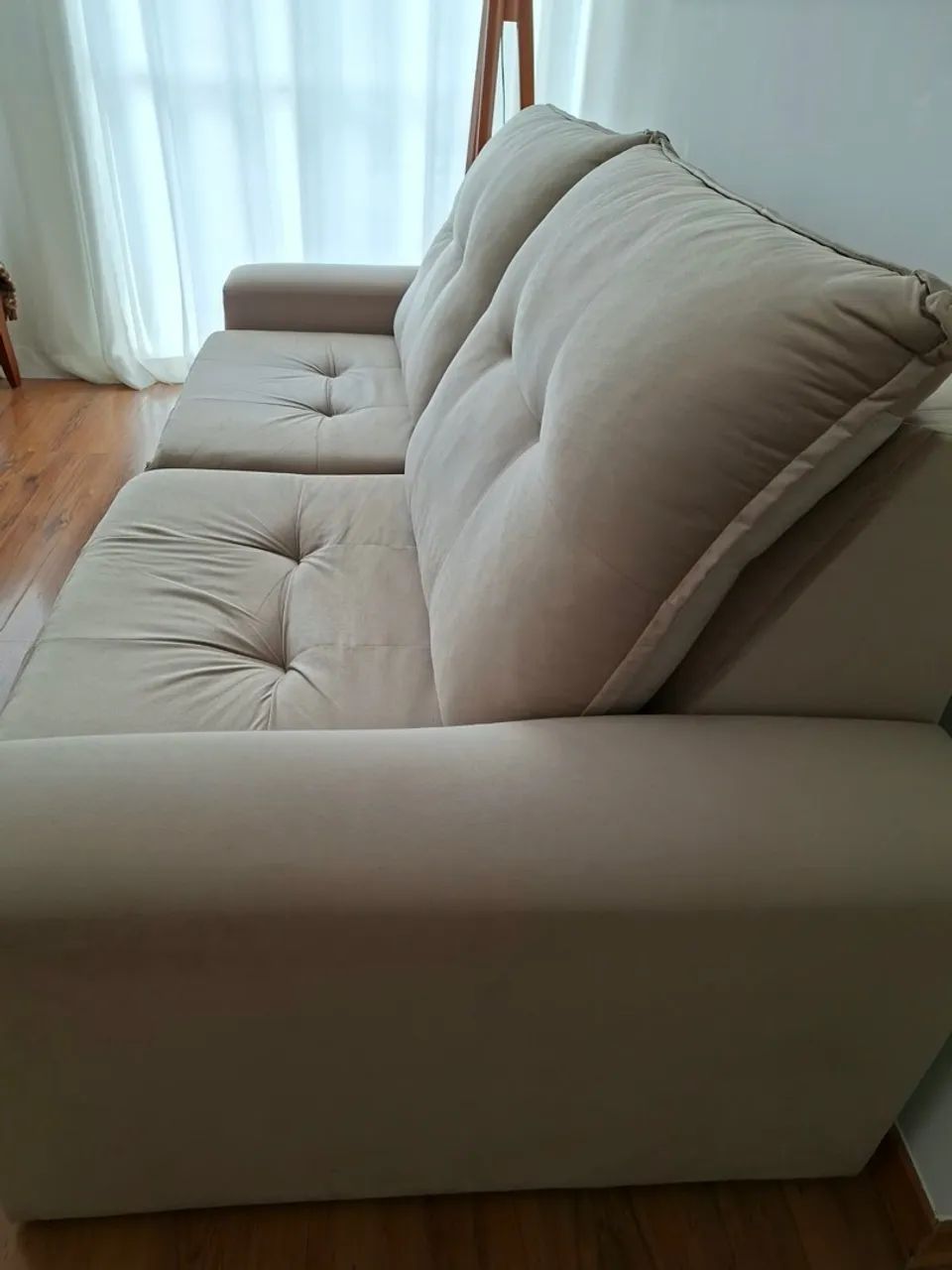 Sofá retrátil 3 lugares suede bege escuro  - Foto 2