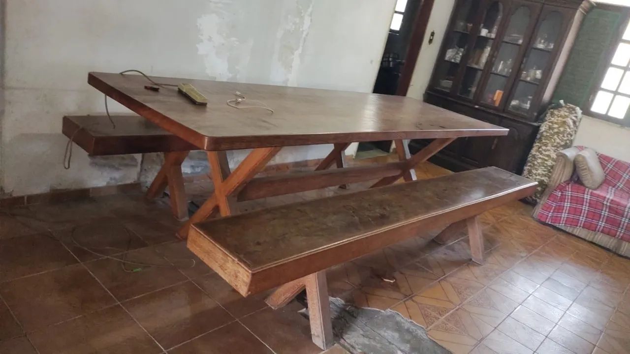 Mesa + 2 bancos (madeira maciça) - Foto 2