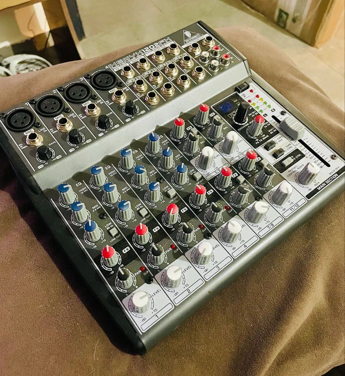 Mesa de Som Xenyx 1202FX - Foto 2
