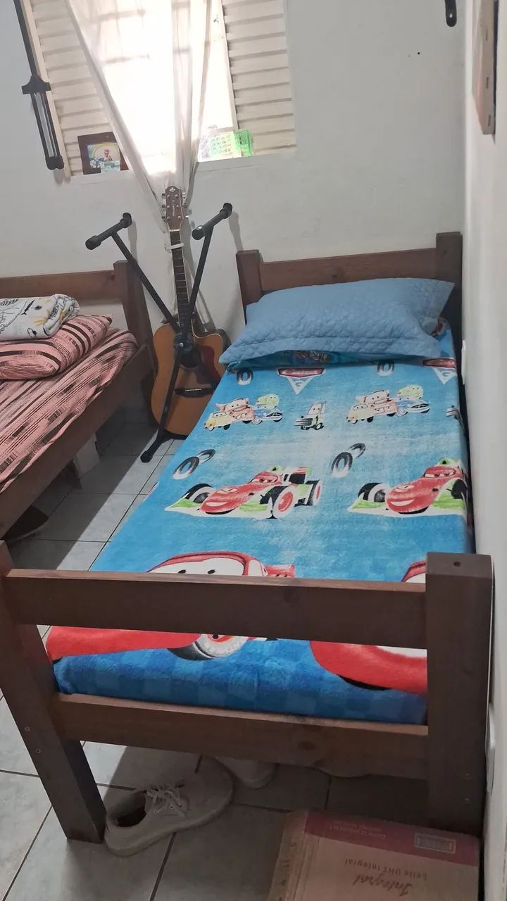 Vendo duas camas, já com colchão R$600,00,  - Foto 2
