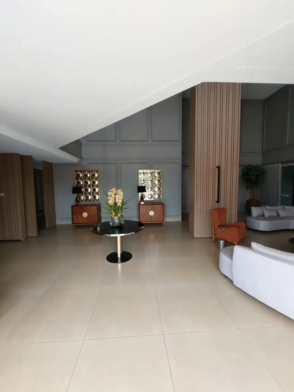 Apartamento com 3 suítes todo mobiliado - Foto 4