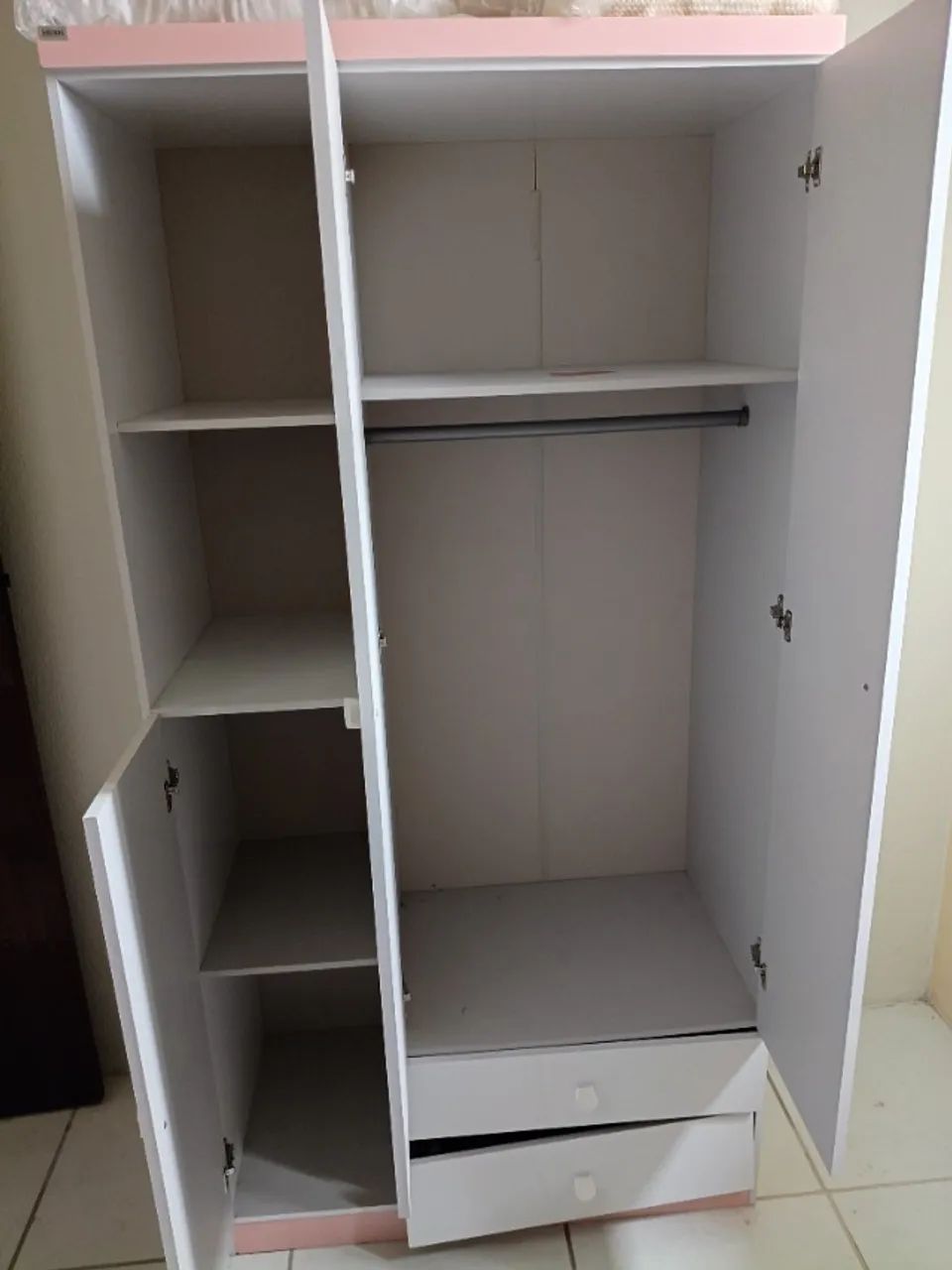 Guarda roupa infantil usado 