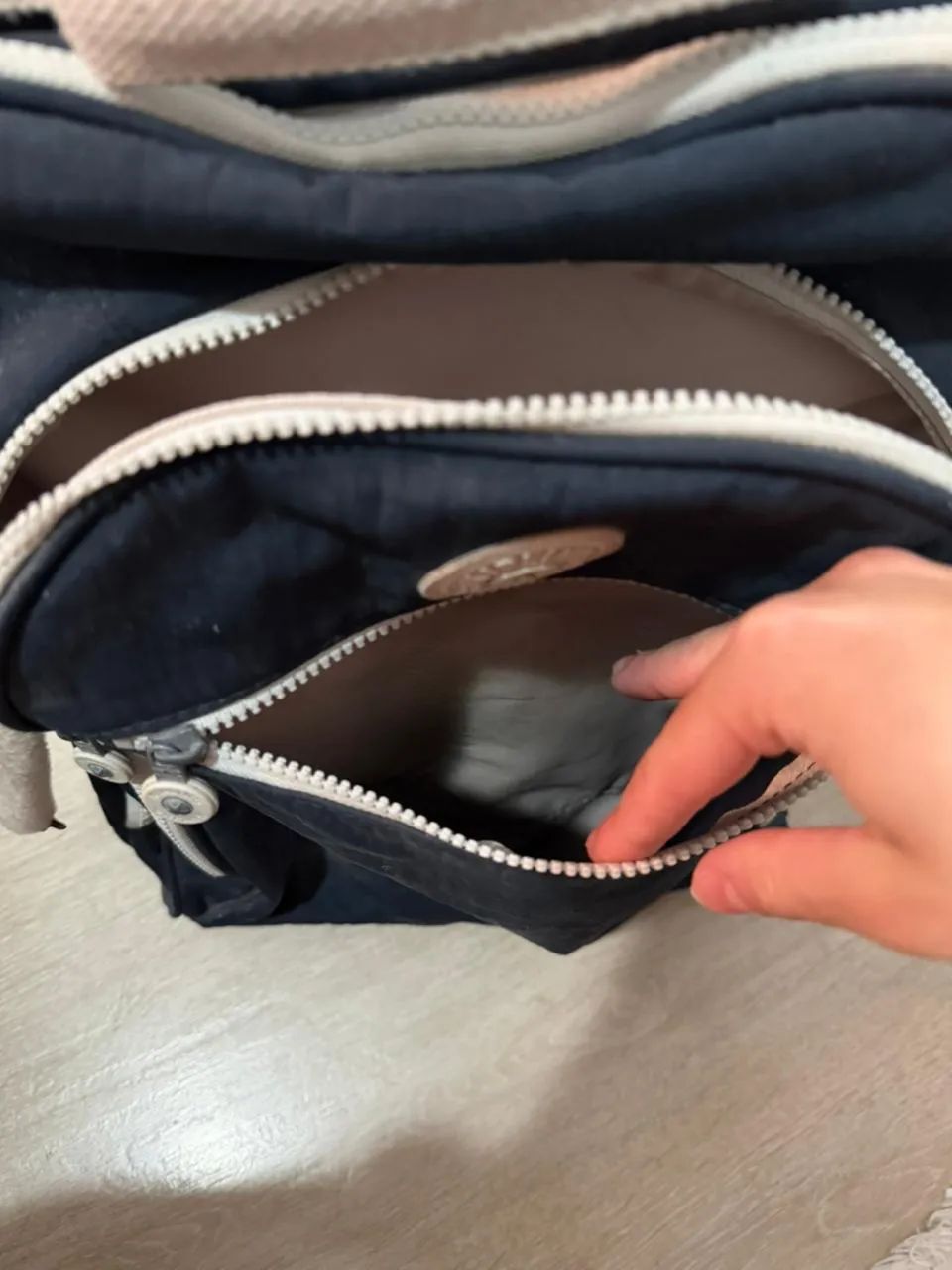 Mochila da kippling de rodinha usada + estojo usado - Foto 3