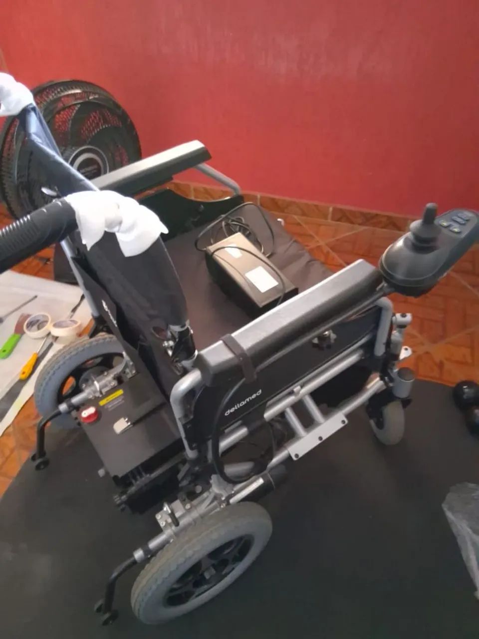 Vendo cadeira elétrica Dellamed nova - Foto 3