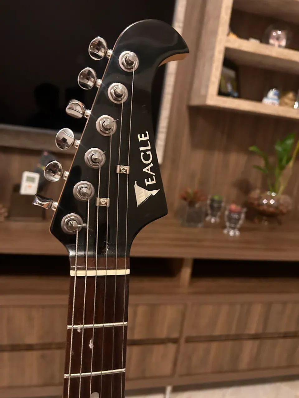 Guitarra (Eagle) preta - Foto 4