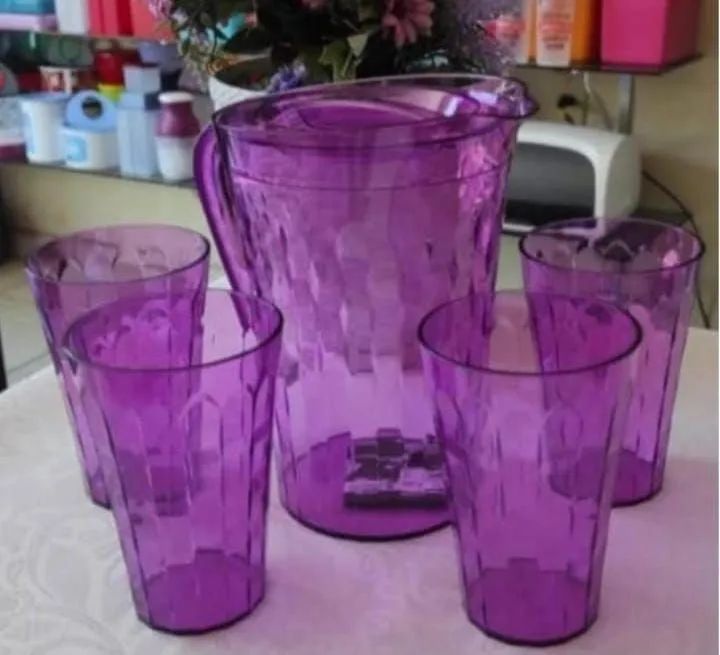 Kit jarra e copos Prisma Tupperware.