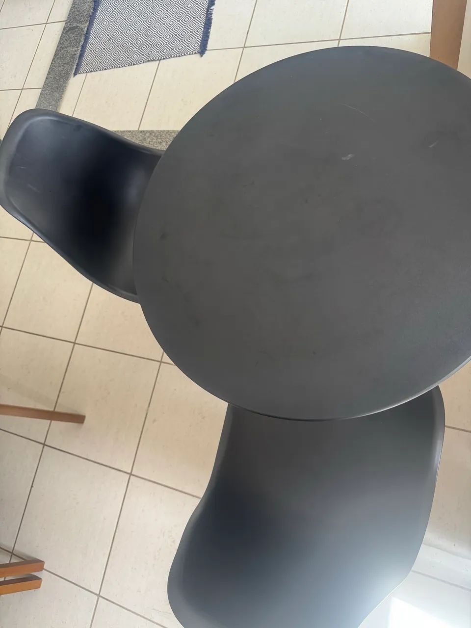 Conjunto Mesa 70x70 MDF Preta + 4 Cadeiras de Madeira - Foto 2