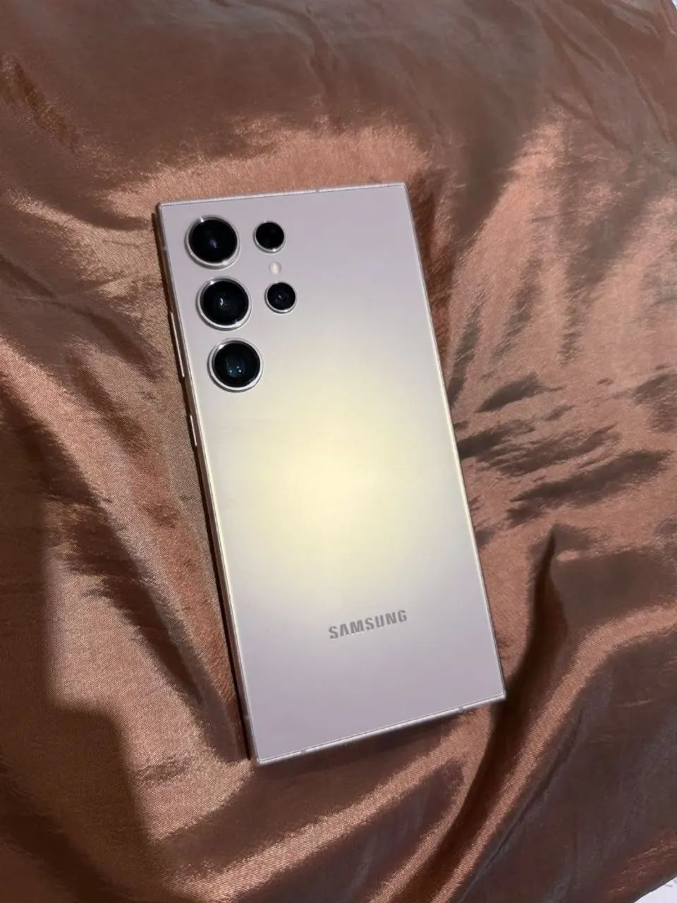 Celular SAMSUNG S24 ULTRA com 256gb e duas capas duas