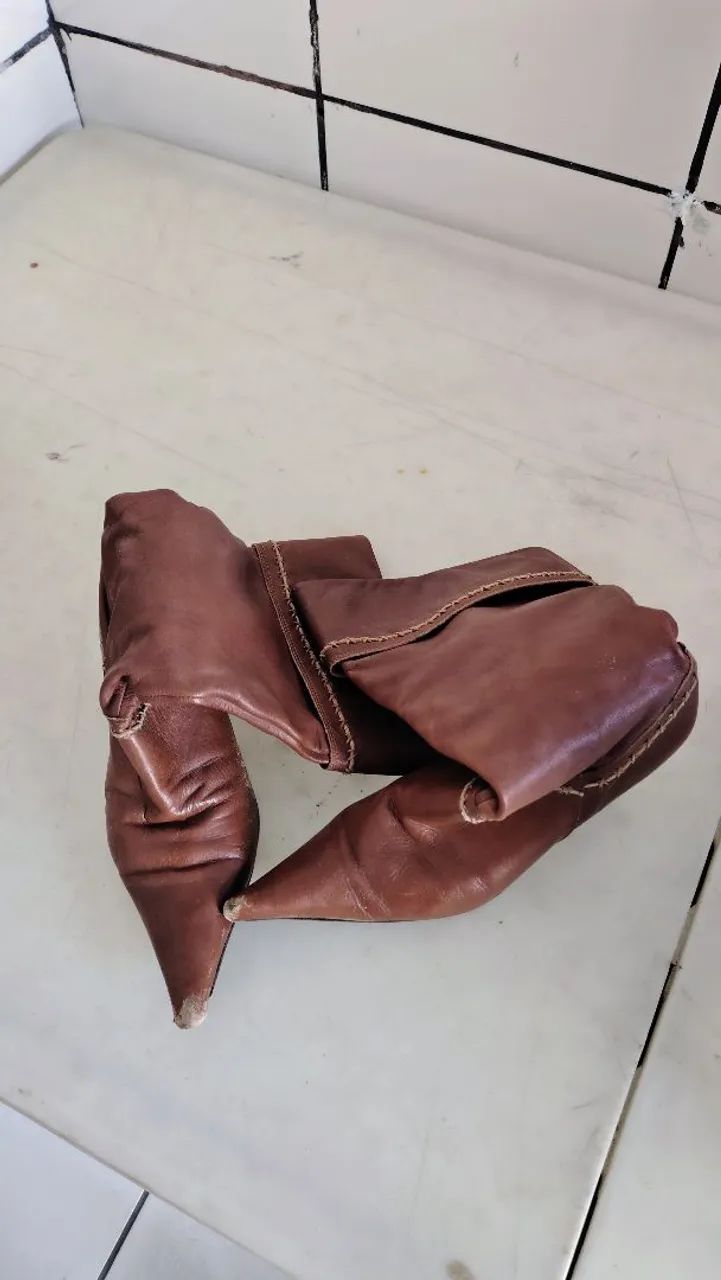 Bota couro cano longo Maron 36  - Foto 2