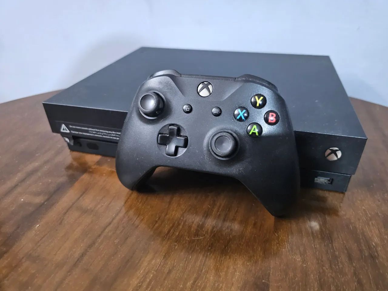 Vídeo Game Xbox One X 1TB 4K 