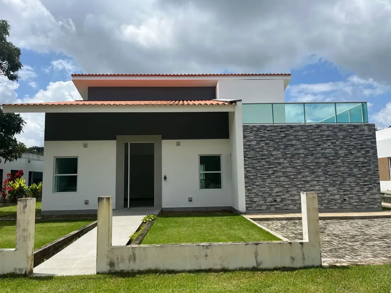 Casa  recem construida a venda em Aldeia