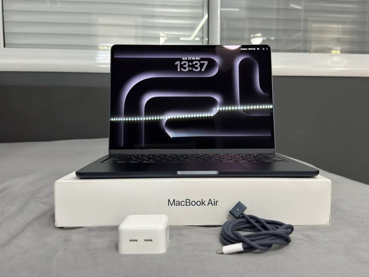 未使用 MacBook Air M4 MacBook Air M4 MW1L3LL/A – 16GB 256GB SSD 15
