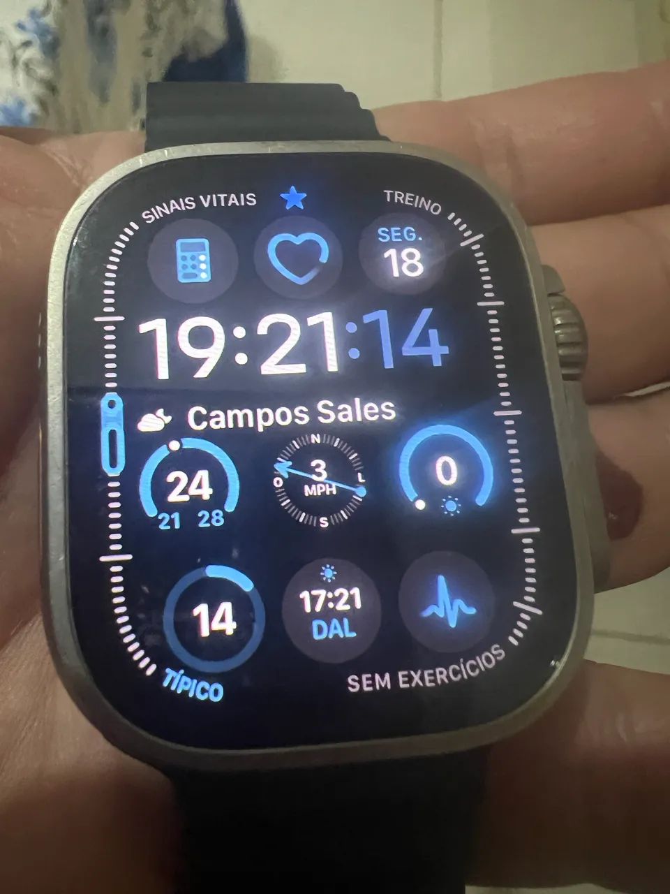 Apple Watch Ultra 2 + GPS + Celular 49mm Titanium - Foto 4