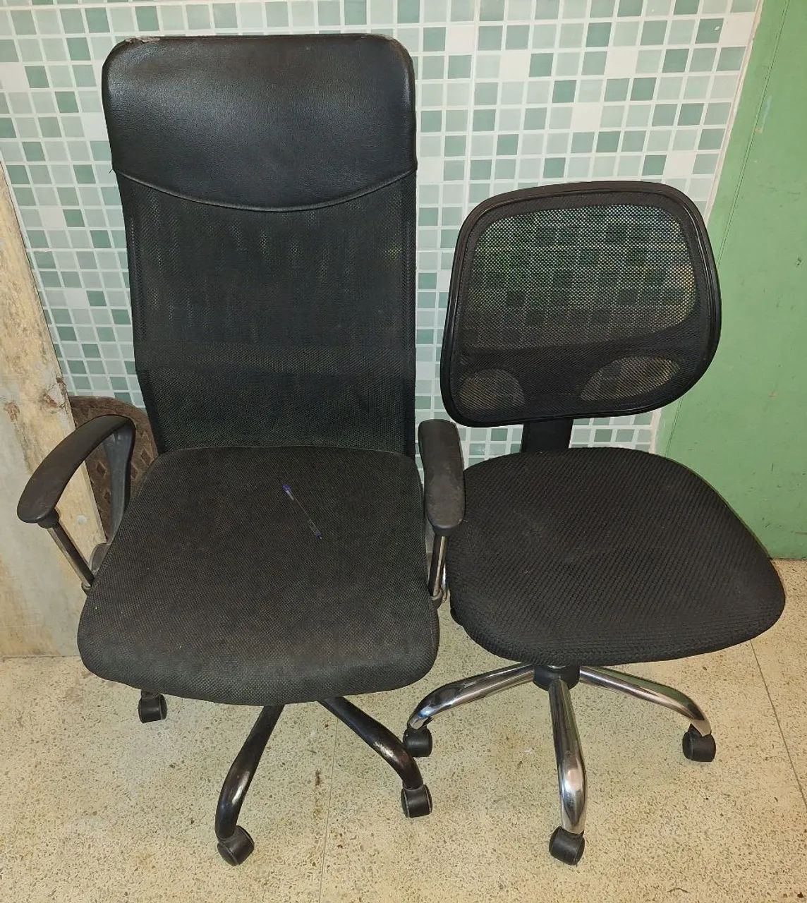 São 2 cadeiras giratórias escritório pelo valor do anúncio 