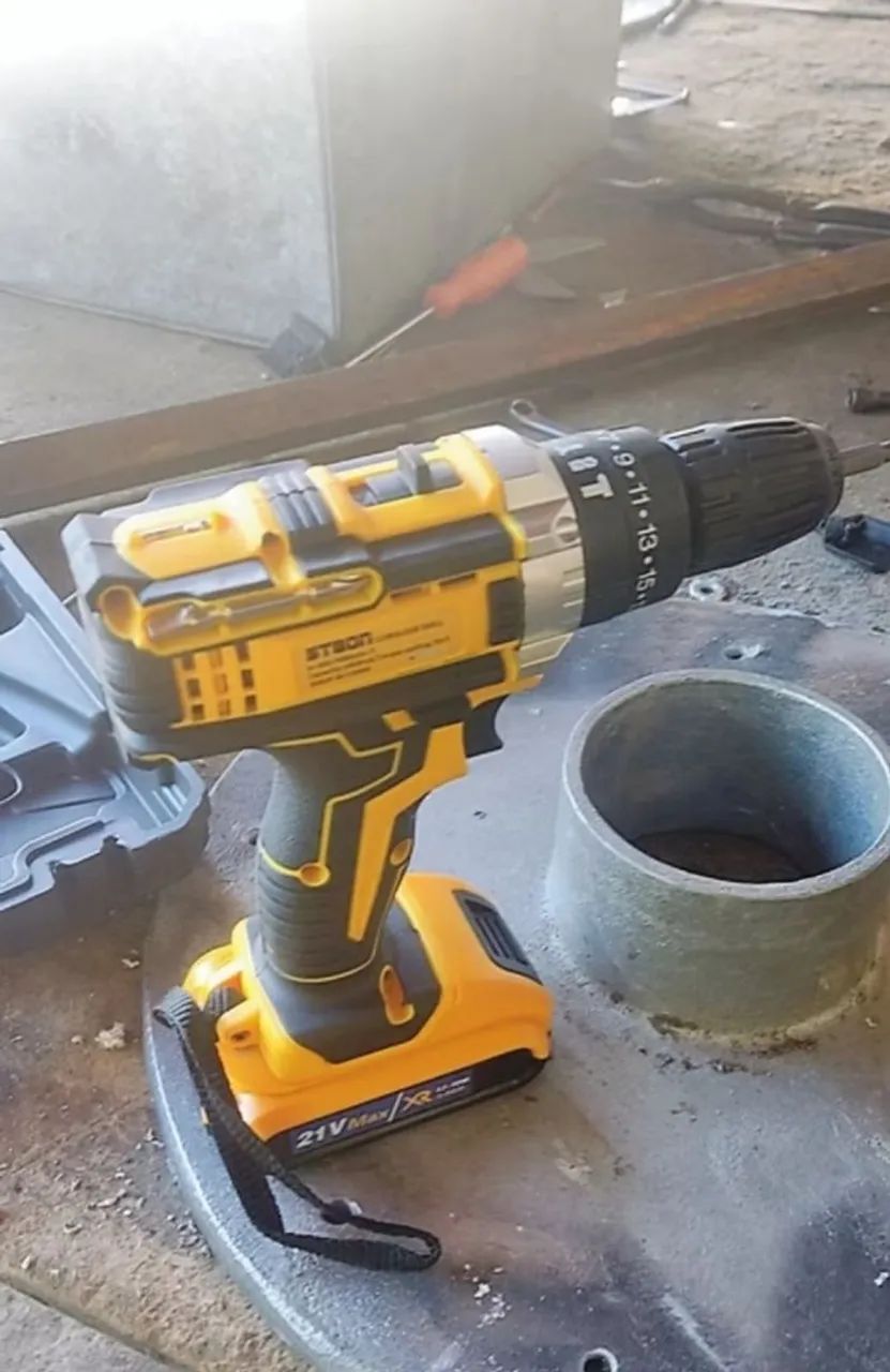 Furadeira e parafusadeira 21V com 2 baterias  - Foto 4