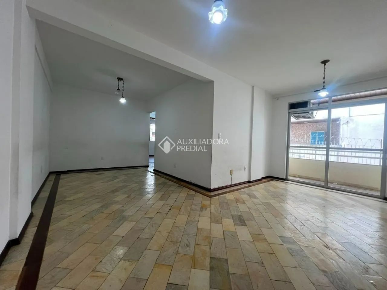 Apartamento de 2 quartos aluguel na Trindade