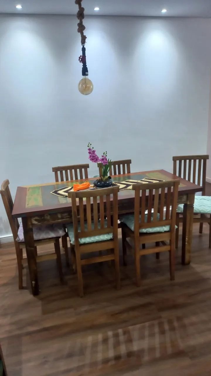 Conjunto de sala de jantar (madeira de ótima qualidade)