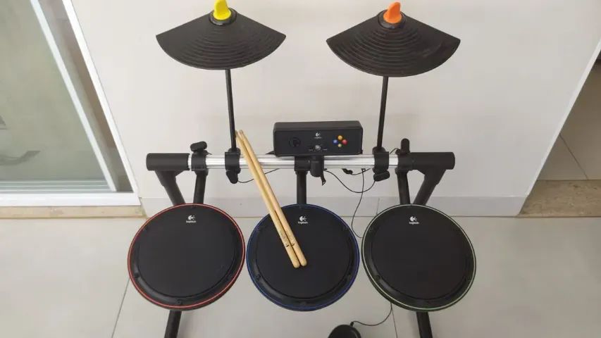 Bateria Guitar Hero Xbox 360 Logitech - Foto 2