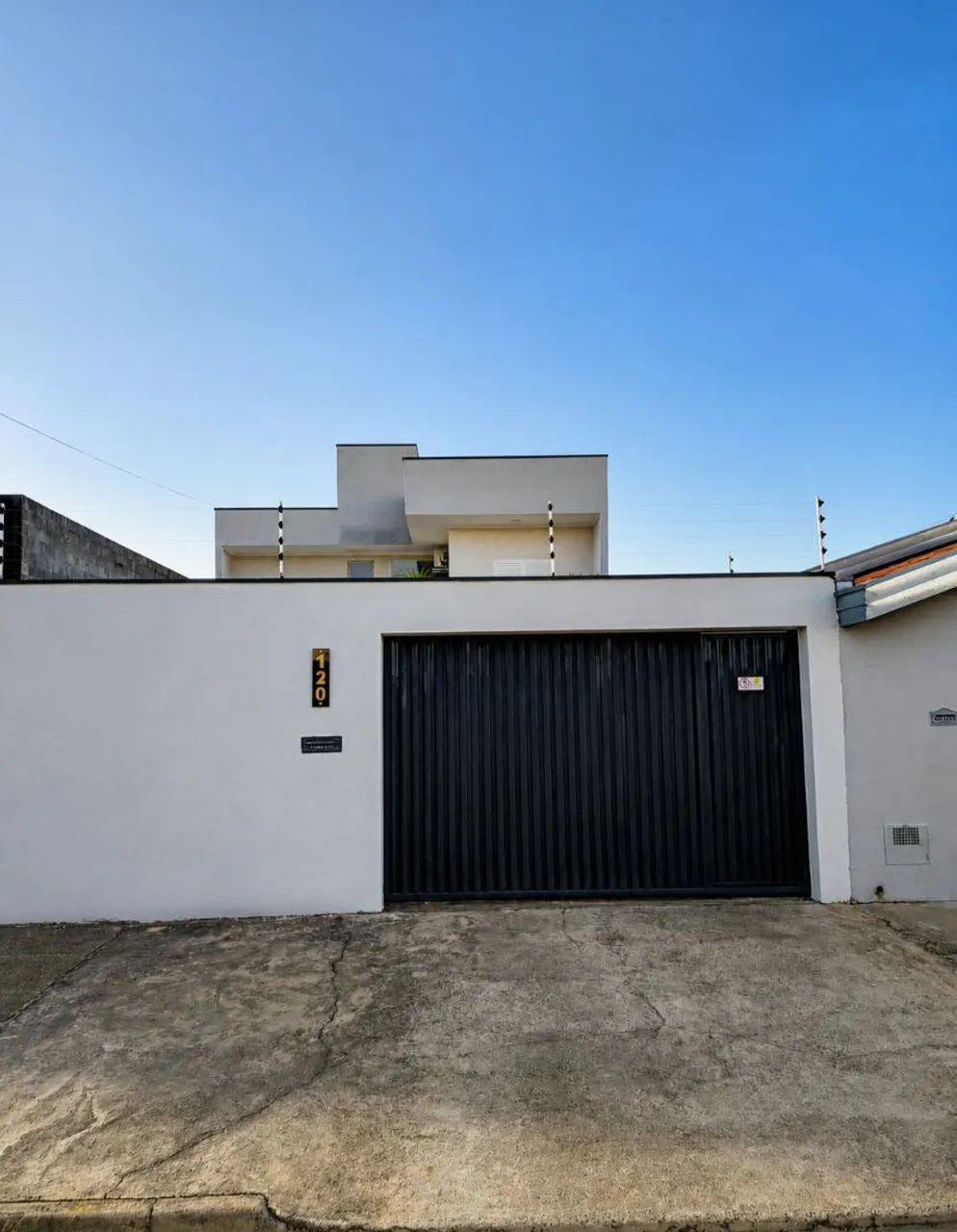 Sobrado amplo com 200m² de terreno e 180m² de construção. - Foto 2