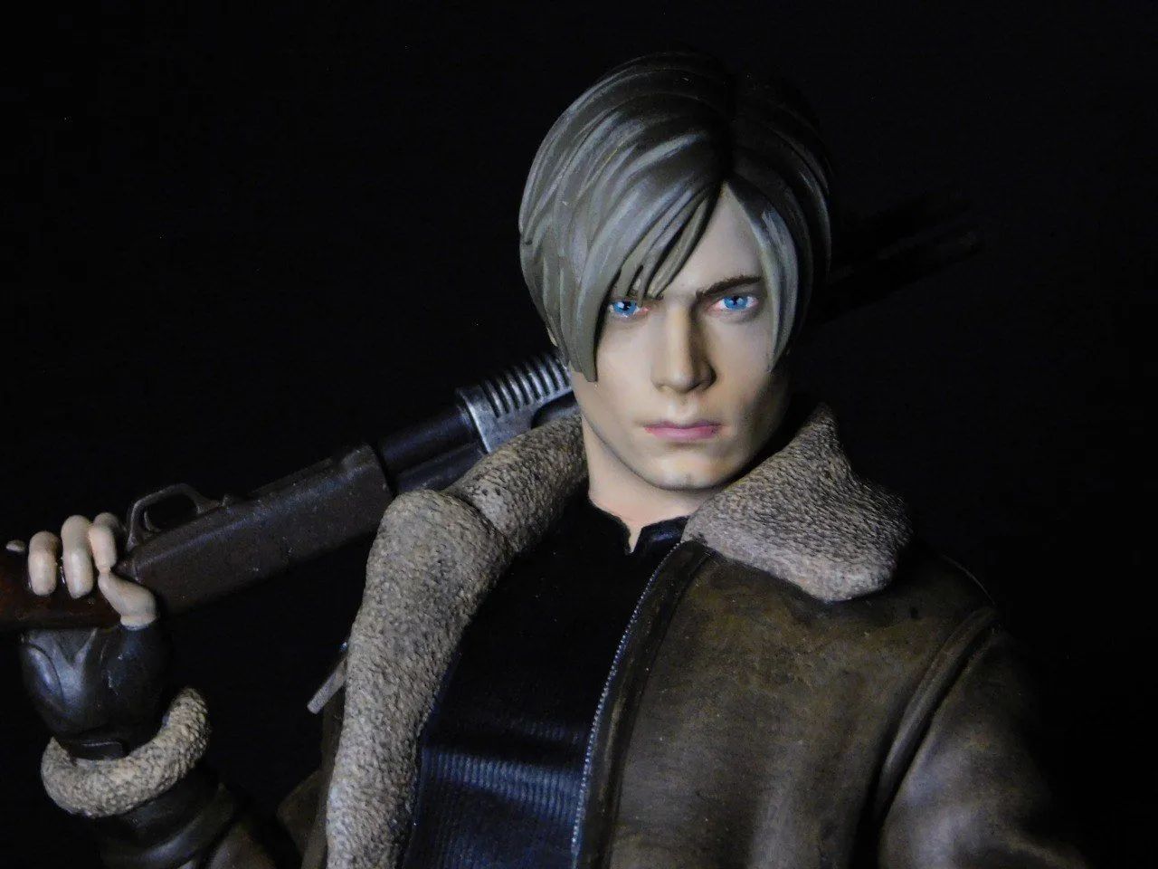 Figure Leon Kennedy de Resident Evil 4 - Foto 3