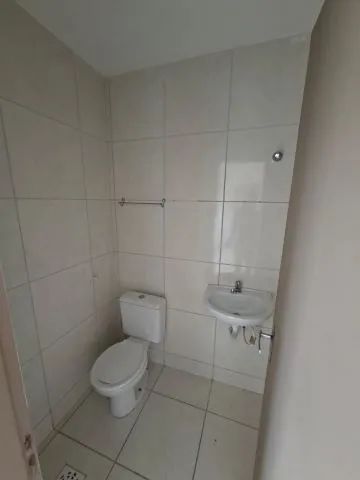 Sala com aproximadamente 15m² e 1 banheiro. - Foto 4